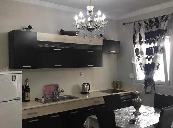 Paradise View 公寓 *